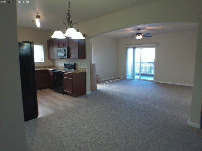 Dinning & Living Room - 4915 Hahns Peak Dr