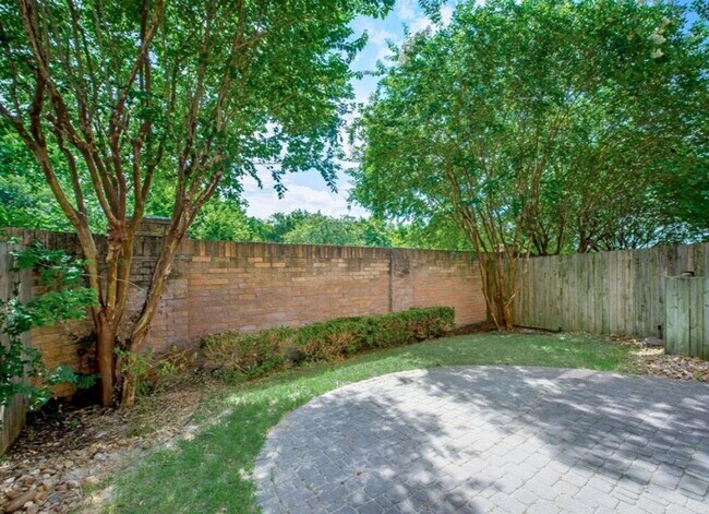 Building Photo - 7922 Stoneyway Dr