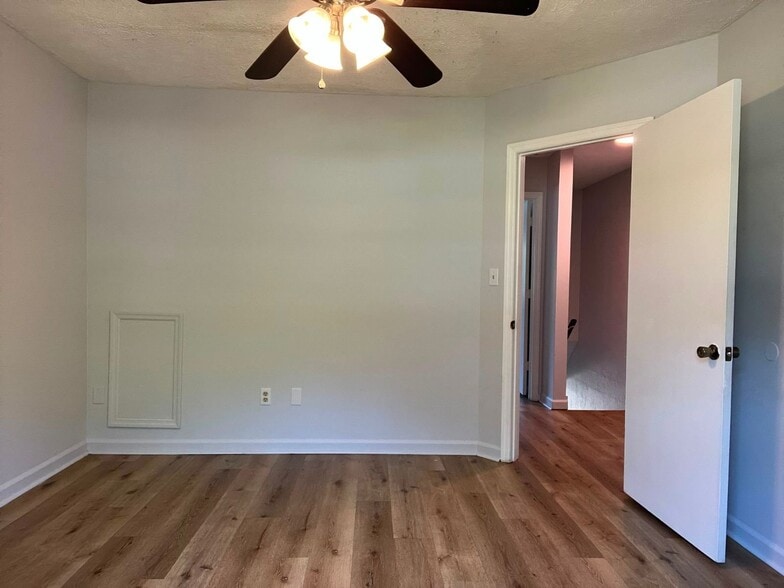 Building Photo - 1210 Shalom Dr