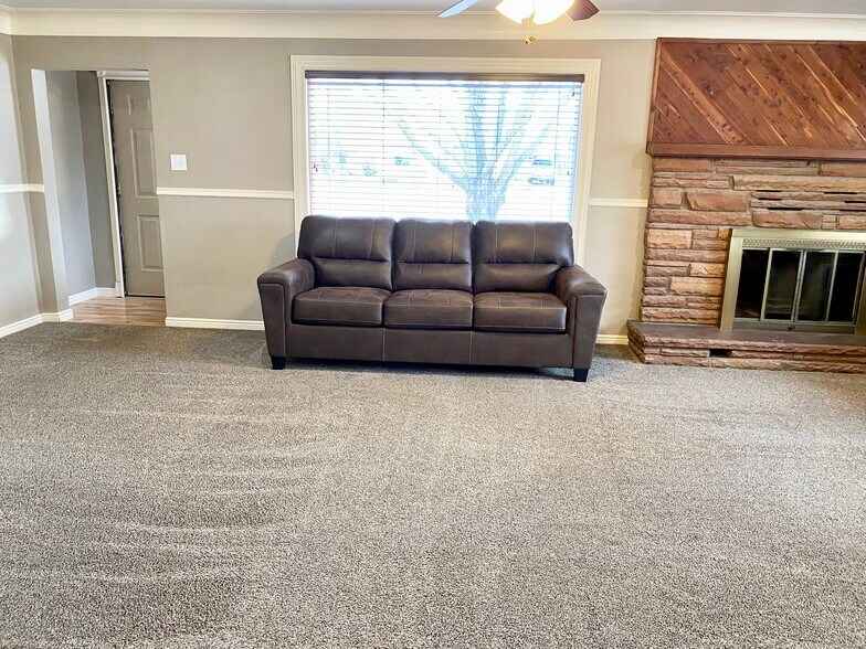 Building Photo - 244 S 100 W