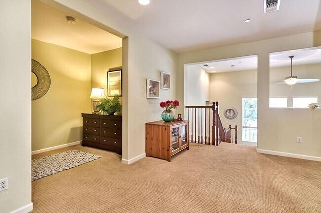 Building Photo - 1784 Snell Pl