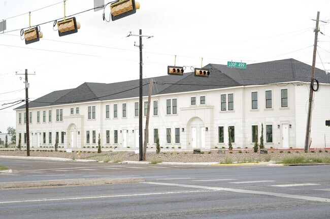 Building Photo - 3229 E Grimes St