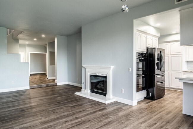 Building Photo - 2930 Doreet Way