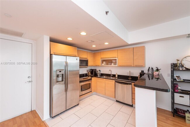 Building Photo - 951 Brickell Ave