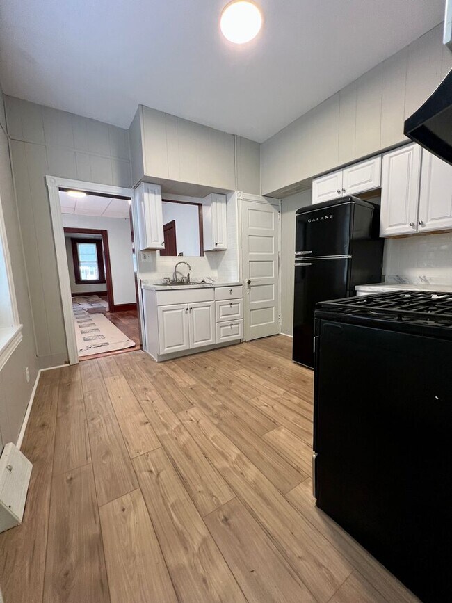 Building Photo - Stunning 3-Bedroom Townhome in Norristown! Available NOW!