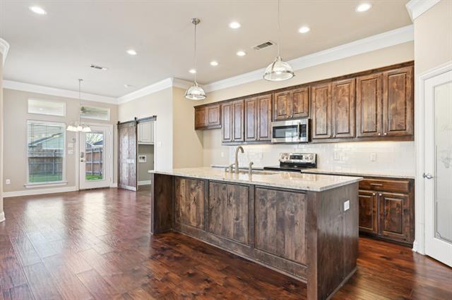 Building Photo - 8214 Kensington Dr