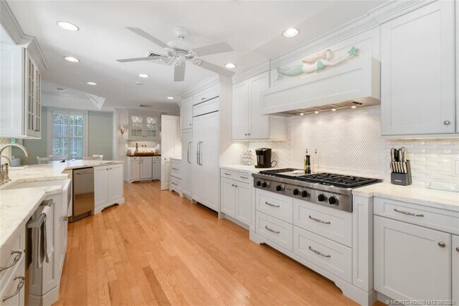 Building Photo - 485 S Beach Rd