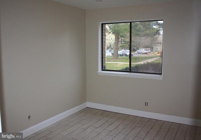 Building Photo - 115 E Kings Hwy