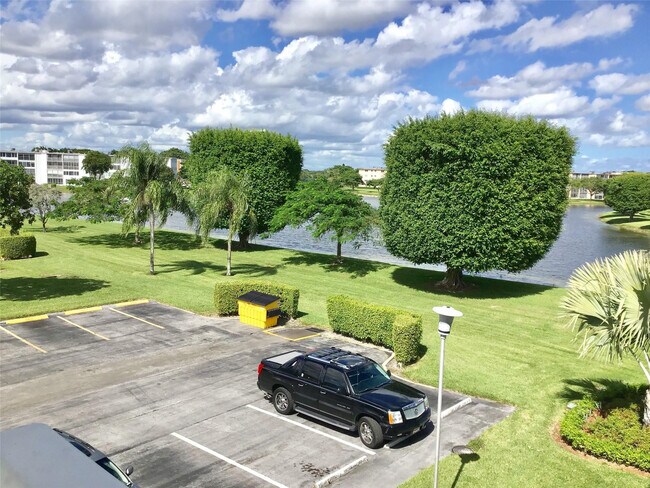 Building Photo - 3032 Exeter