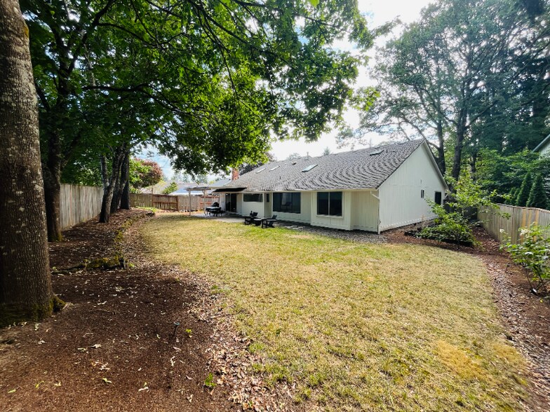 Building Photo - 16985 NW Somerset Dr