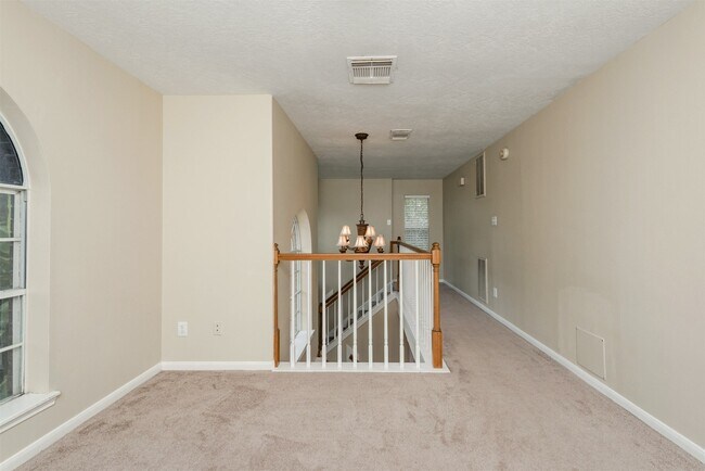 Building Photo - 215 Sunset Ridge Dr