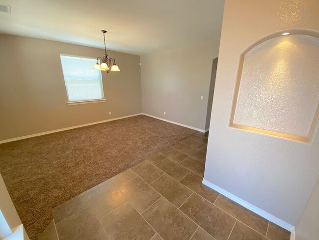 Building Photo - East El Paso LARGE 4 bed Refrig A/C!