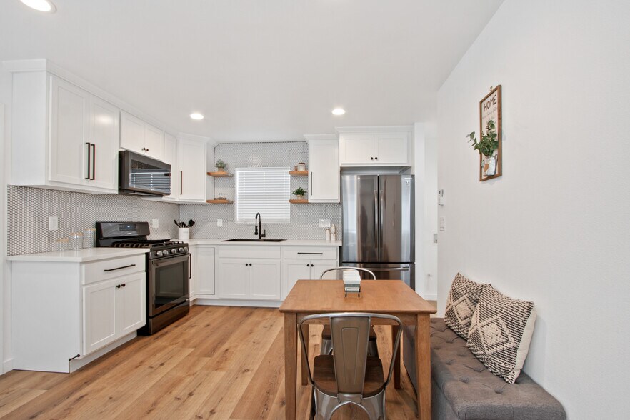 Dining Area and Kitchen - 528 Sunrise St