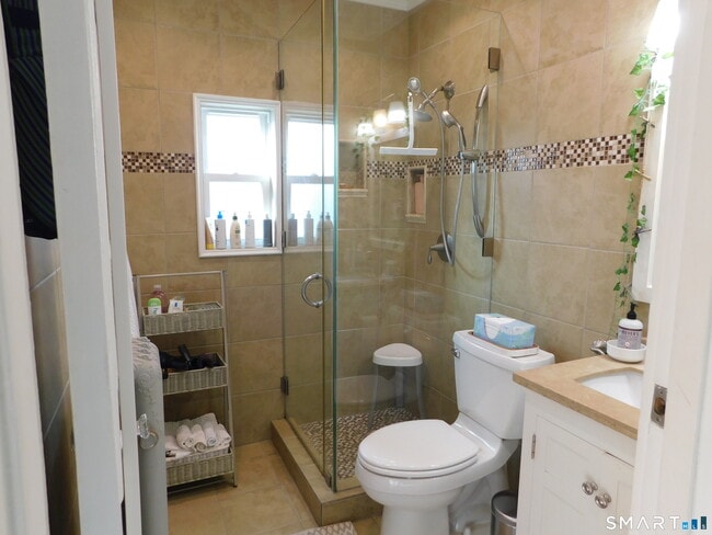 Building Photo - 195 Pequot Ave