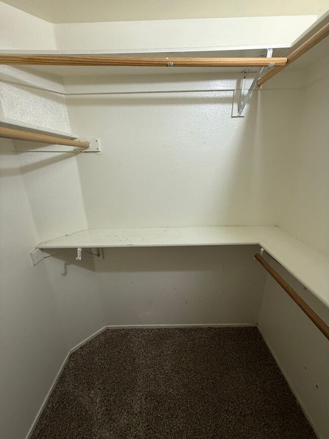 Building Photo - Spacious 2-Bedroom, 1-Bathroom Home in Sou...