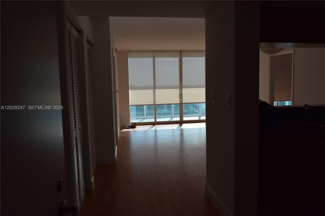 Building Photo - 1800 N Bayshore Dr