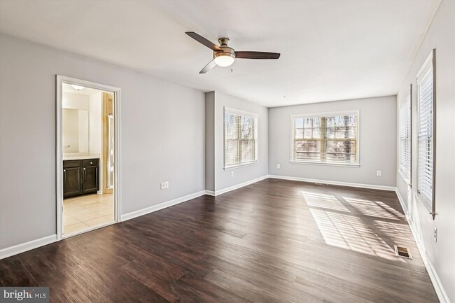 Building Photo - 7523 Holly Ridge Dr