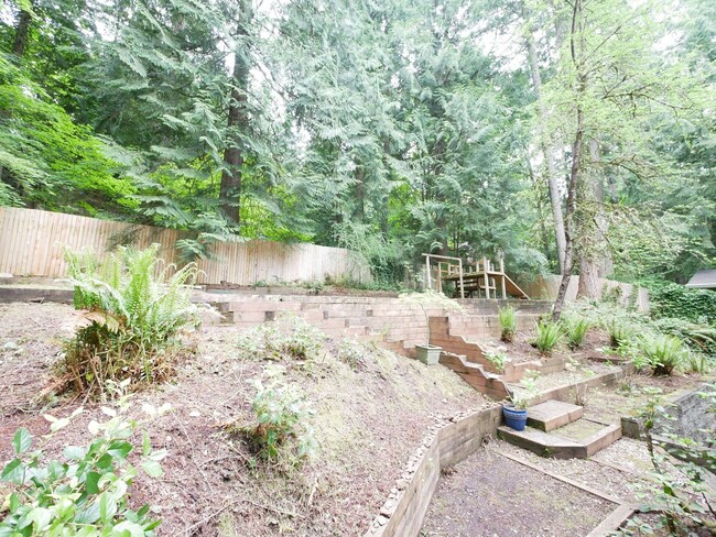 Building Photo - 4 Bed 2.5 Bath Single-Family House at the ...
