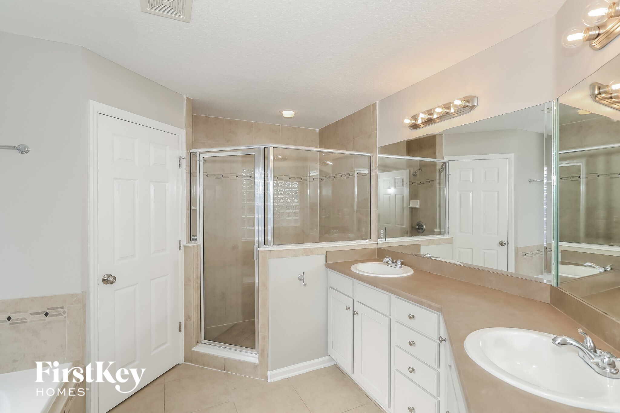 Building Photo - 2060 Heritage Oaks Ct