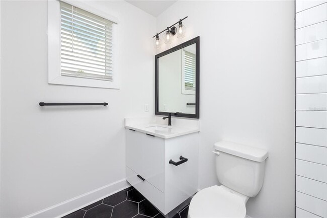 Building Photo - 1520 N Pierce St