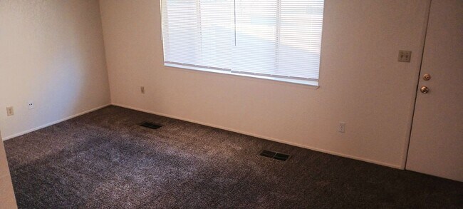 Building Photo - 220 Allouette Way