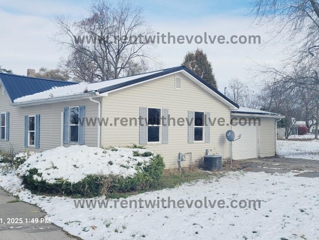 Building Photo - 337 S Indiana St