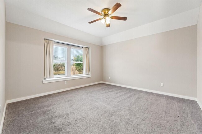 Building Photo - 128 Gidran Trail