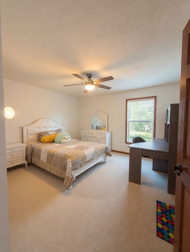 Building Photo - Rare executive rental in chanhassen! 5 beds no upgrade left behind!!!