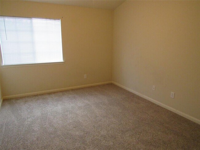 Building Photo - 6338 Applewood Forest Dr