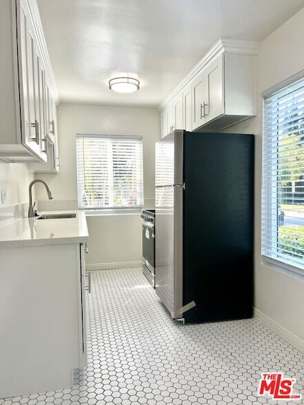 Building Photo - 1860 Alexandria Ave