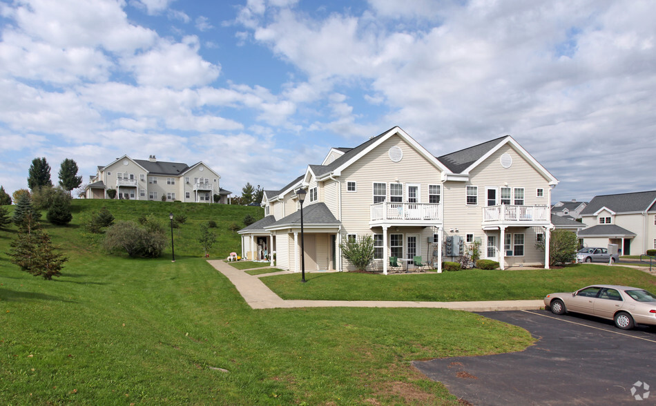 Primary Photo - Evergreen Hills Apartments