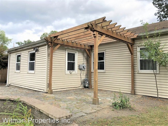 Building Photo - 3 br, 1 bath House - 66 White Birch Ave.