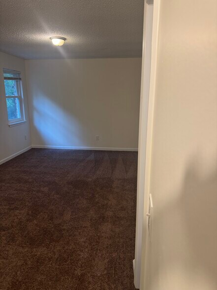 MASTER BEDROOM - 7591 Hunters Ridge Ln