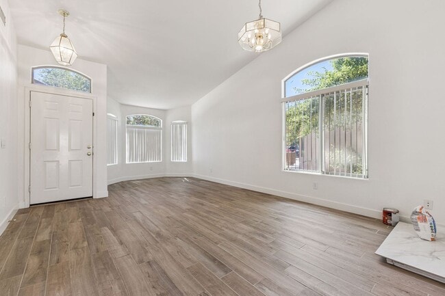 Building Photo - Spacious 2 Story 4 Bedroom 2.5 Bath Home Located in Circle Cross Ranch!