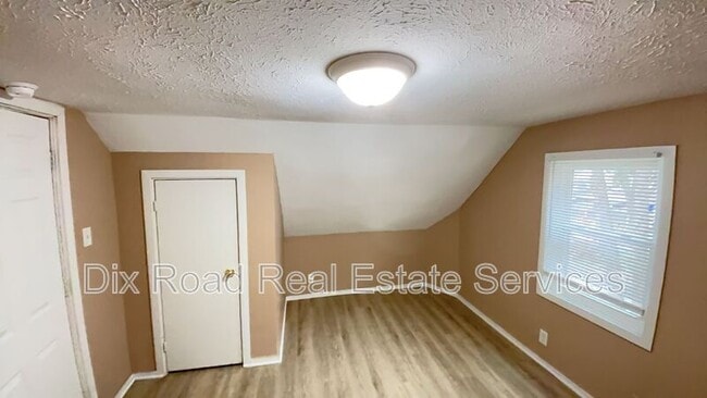 Building Photo - 830 St Clair Ave