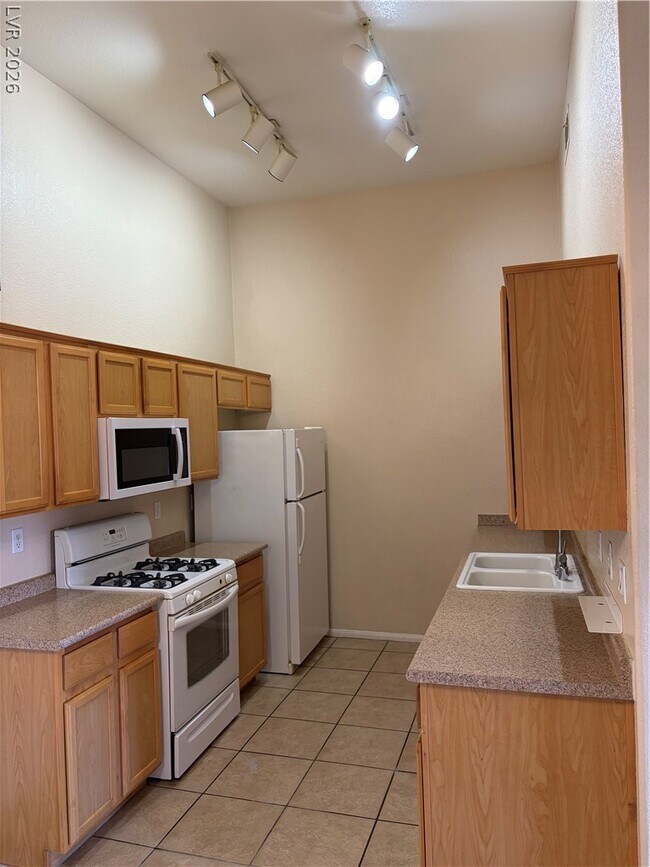 Building Photo - 3395 Cactus Shadow St