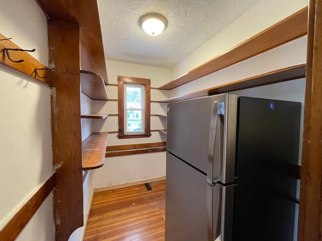 Building Photo - 9 Sumner Square