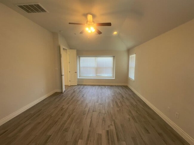 Building Photo - 150 Summer Pointe