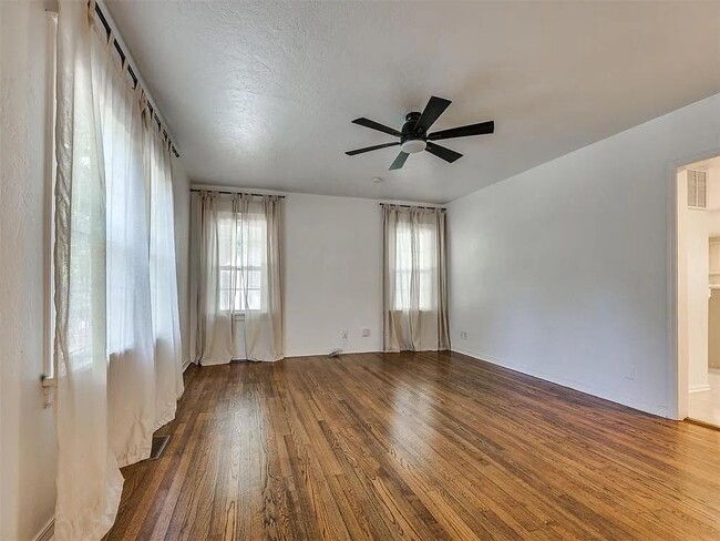 Building Photo - 1017 McFarland St