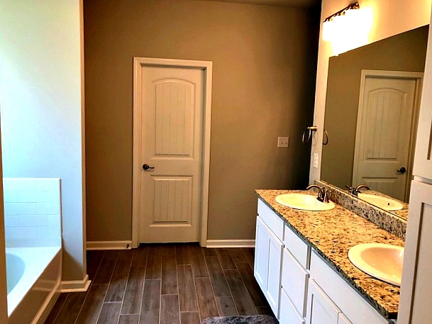 Master bathroom - 1433 Meridian Dr