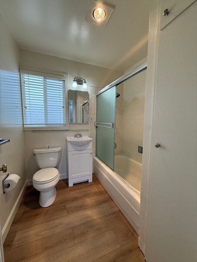 Building Photo - 622 Tamarack Ln