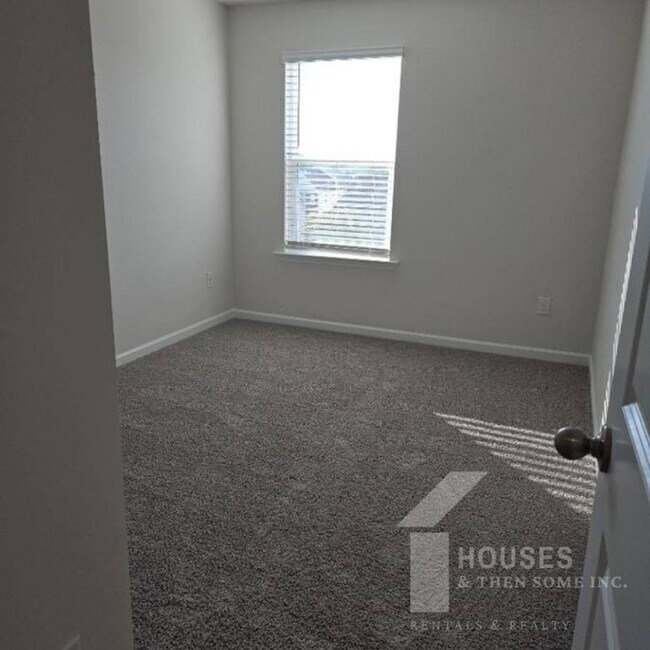 Building Photo - 770 Embark Cir