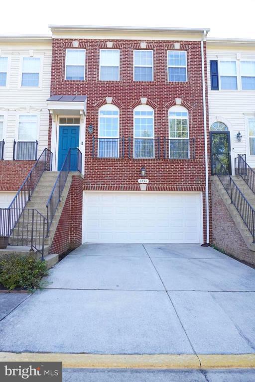 Building Photo - 8596 Wyngate Manor Ct