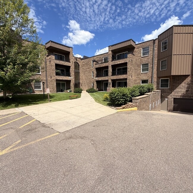 Building Photo - 2210 Midland Grove Rd