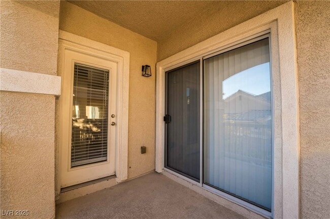 Building Photo - 5855 Valley Dr