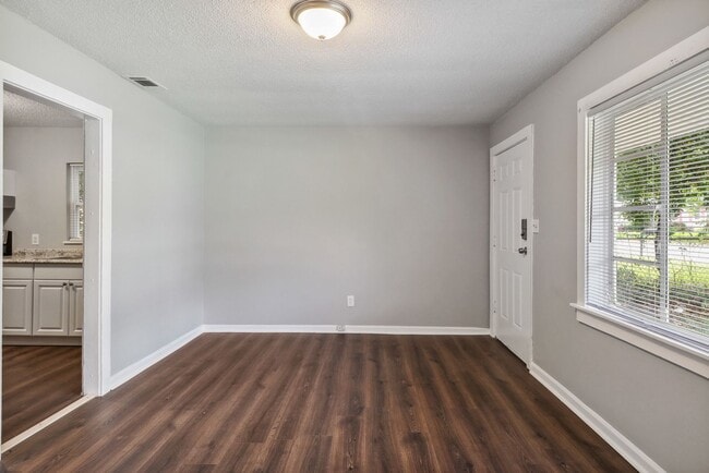 Building Photo - Large 3BR/1BA Near Ardsley Park House For Rent