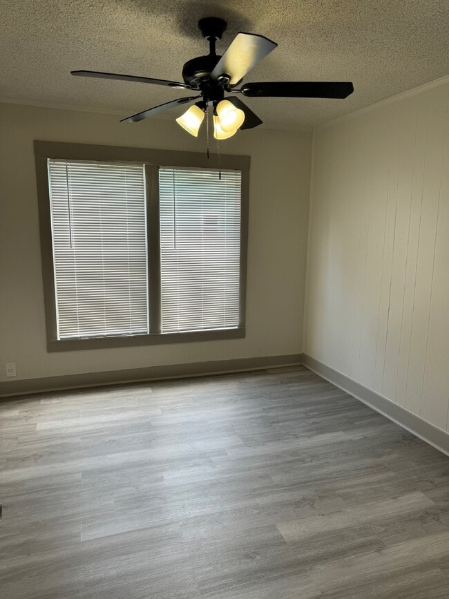 Building Photo - "Charming 2-Bedroom Home – Cozy and Comfortable 759 Sq Ft Living!"