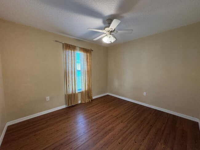 Building Photo - Available Now! Spacious 4-Bedroom, 2-Bath ...