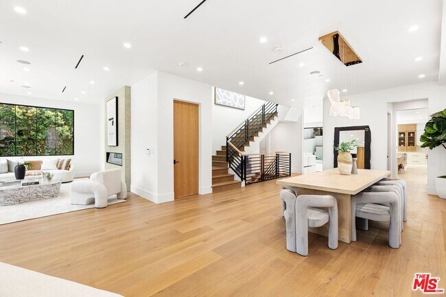 Building Photo - 2565 Patricia Ave