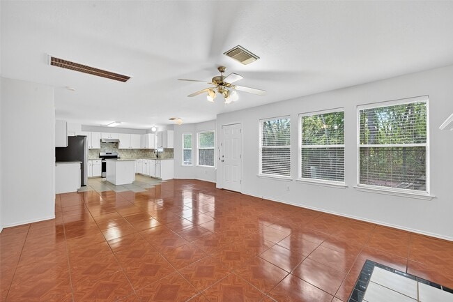 Building Photo - 8366 Golf Green Cir